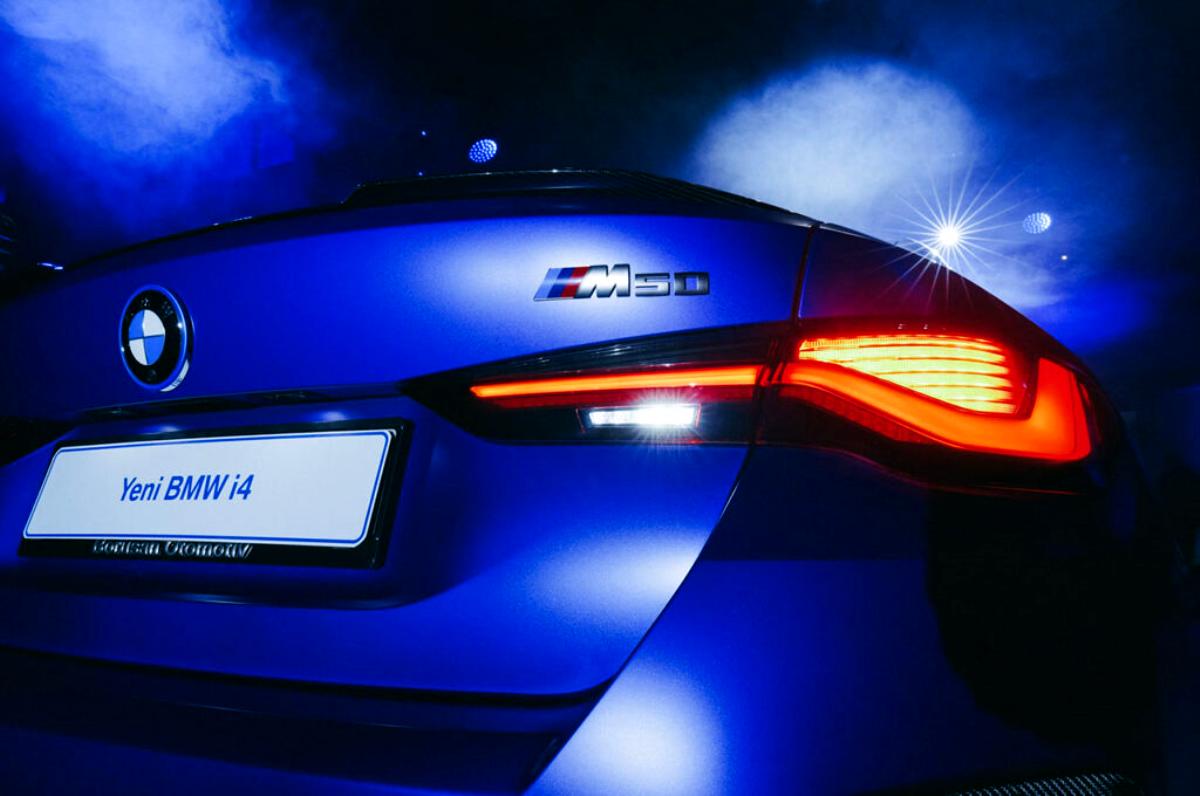 BMW i4 Raisa&Vanessa'nın dijital defilesine konuk oldu